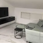 Levi\'S Room\'S