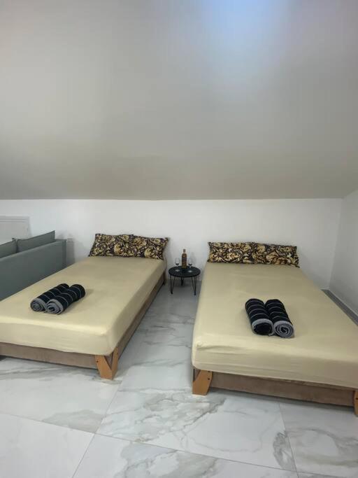 Levi's Room's Apartment